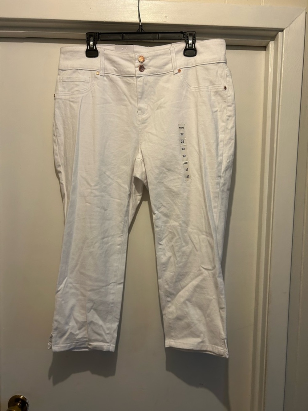 White Mark Women's White Ankle Cropped Jeans
